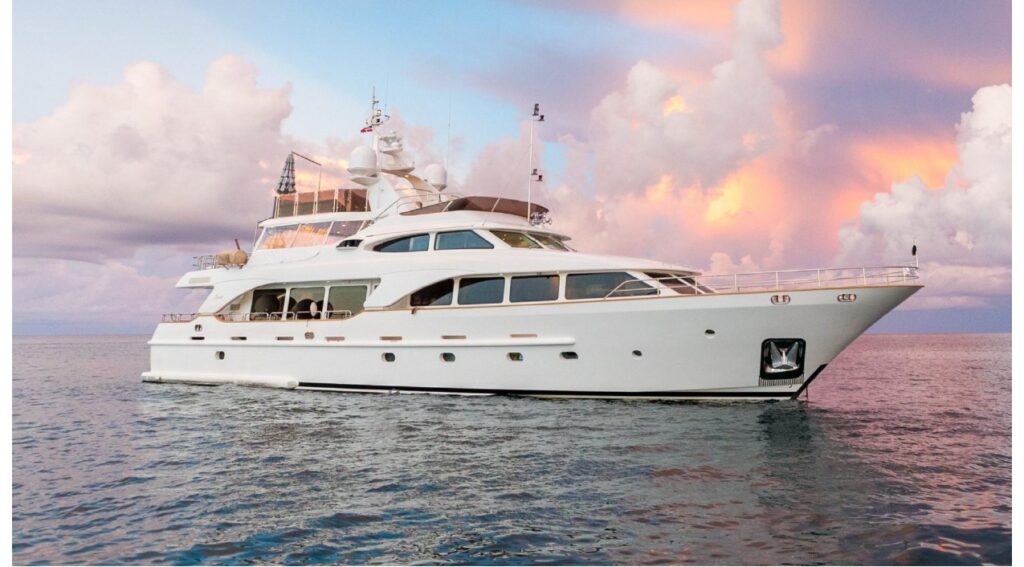 110Ft Luxury Yacht