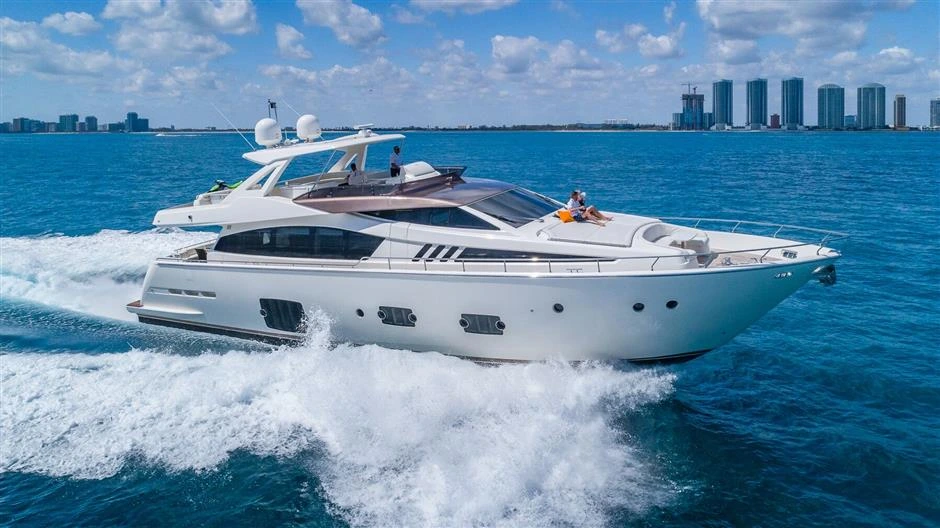 80Ft Luxury Yacht